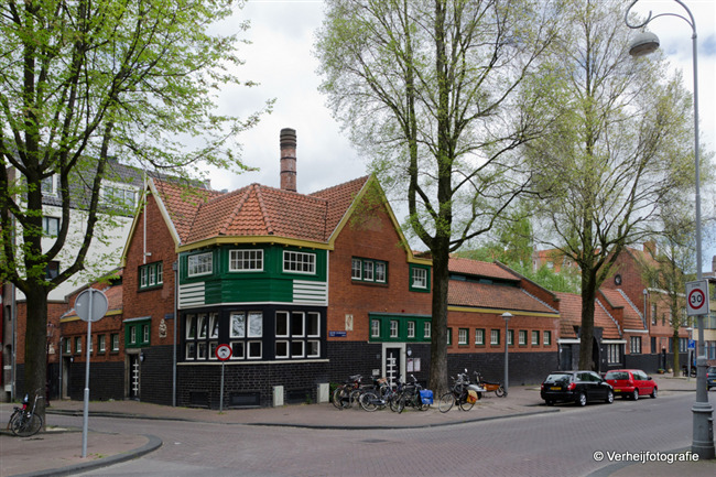 Badhuis, Nieuwe Uilenburgerstraat 112-116.
              <br/>
              Annemarieke Verheij
